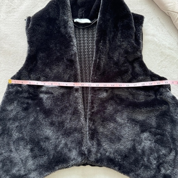 Black Faux Fur Vest Boho Chic Minimalist Layering Piece Knit Back One Size - Picture 7 of 11